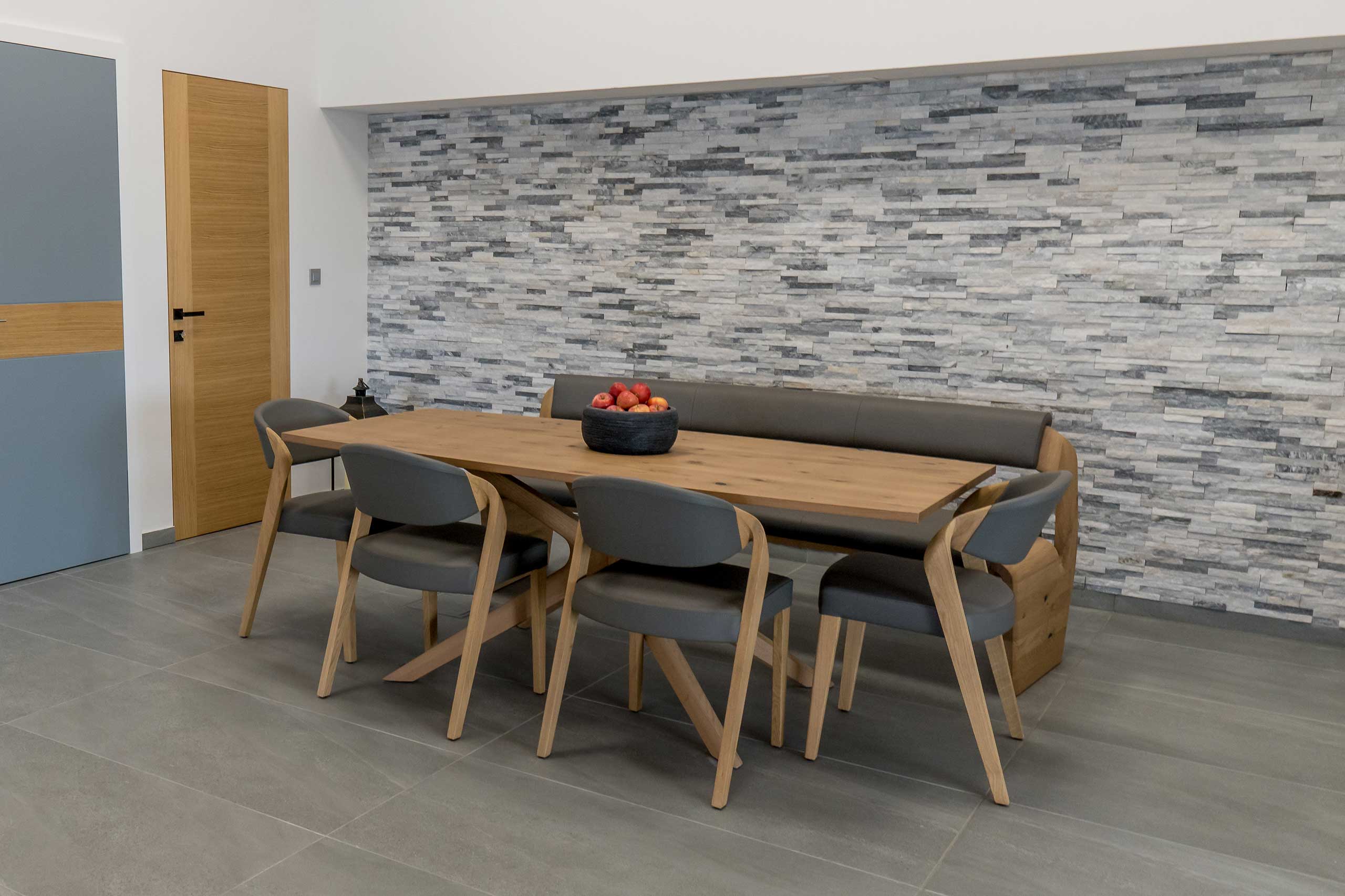 Razstavni salon Logatec - vrata
